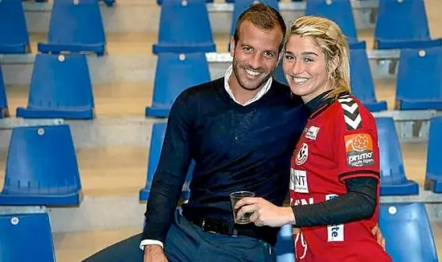 van der Vaart vill fortsätta i Europa