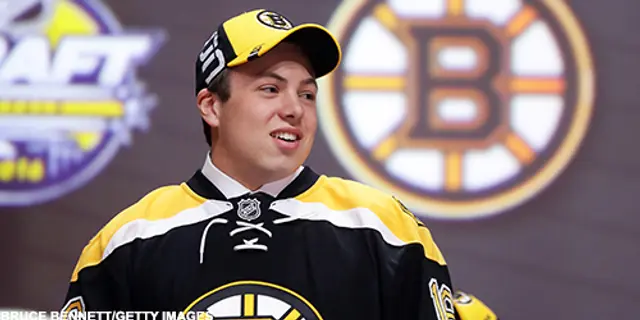 Charlie McAvoy har skrivit på för Bruins