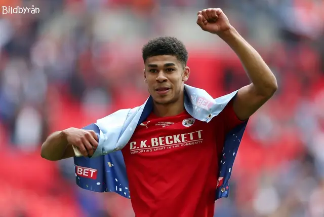 West Ham signar Ashley Fletcher