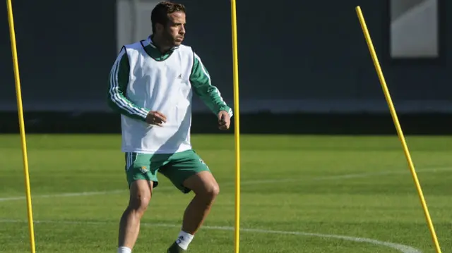 I Tyskland insinueras att Betis mobbar Rafael van der Vaart