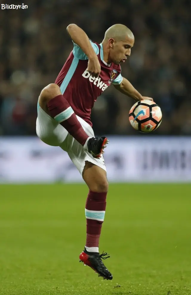 Feghouli lämnar West Ham