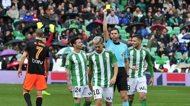 Dani Ceballos gav sig själv gult kort för vara ren till El Derbi