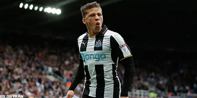 Stoke värvar Dwight Gayle