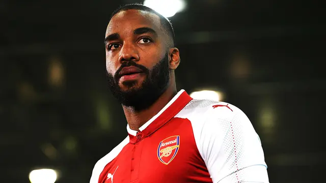 Lacazette fick nr 9 - skall han bryta förbannelsen?