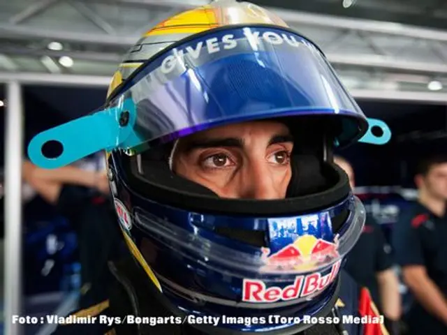 Tr&auml;ning 2: Toro Rossos Buemi imponerade