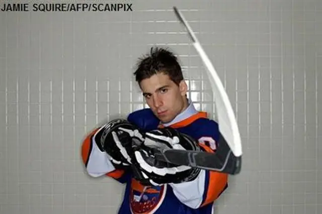 John Tavares kritar p&aring; f&ouml;r Islanders