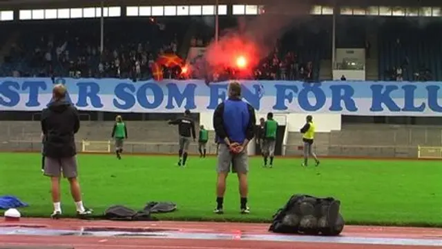 Sex och J&auml;vligt offside: Himmelsbl&aring; supportrar och likaledes spelare