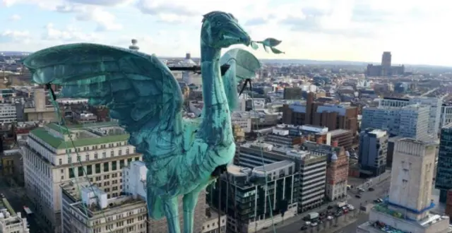 Frisses Liverpoolmånad: Revolution och rivstart