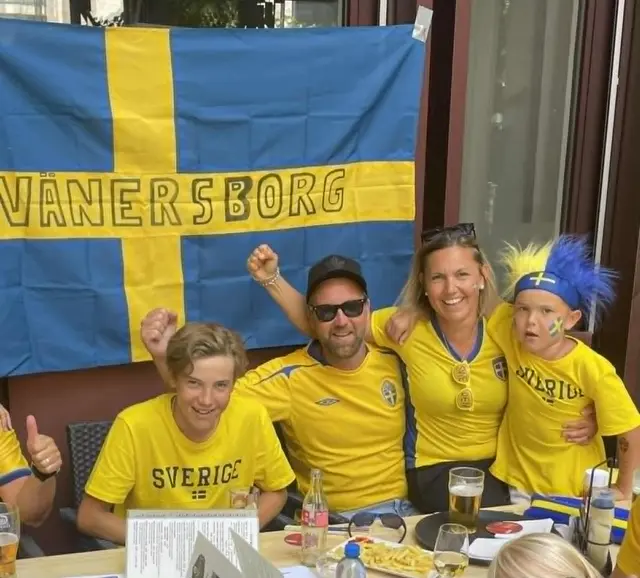 Här kommer hjältarna från Sverige - Brödernas första landskamp