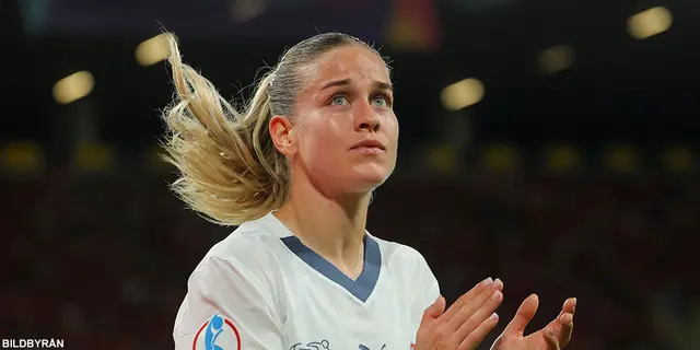 Nadine Riesen skriver på för West Ham