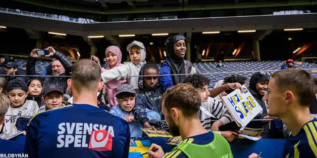 Bildextra: Autografskrivning och Stenström på besök