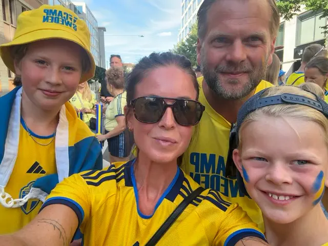 Här kommer hjältarna från Sverige - Från semester i Nice till klacken i Zürich, en spontanresa vi aldrig glömmer