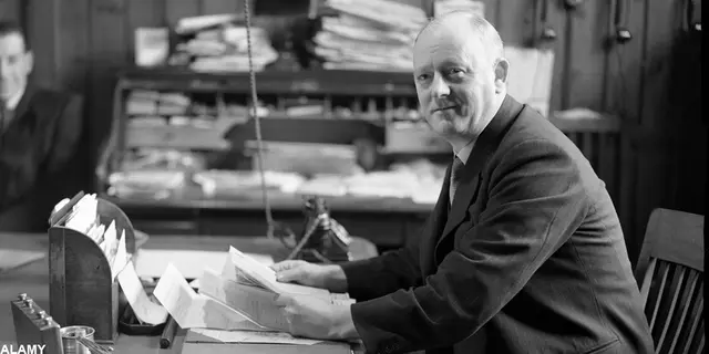 Arsenal Archives #44 - Leslie Knighton at the wheel
