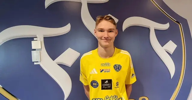 Ted Fritiofsson skriver kontrakt med FFF: ”Väldigt stolt över att skriva på för klubben jag älskar ”