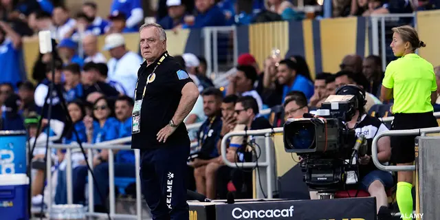 Dick Advocaat på väg att föra Curaçao till VM