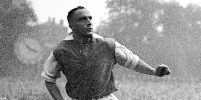 Arsenal Archives #77(11)-Wilf Copping -pansarvagnen"