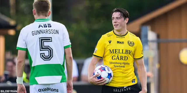 Uppgifter: Elliot Stroud på plats i England