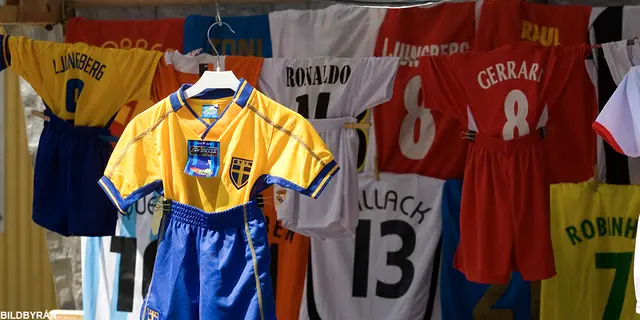 SvenskaFans firar fotbollströjfredag