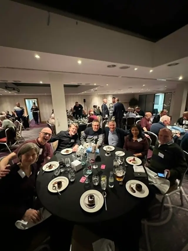 Galen garderobsdörr, affärsplan för stå upp-komiker och en vit lunch - Selmas reseberättelse