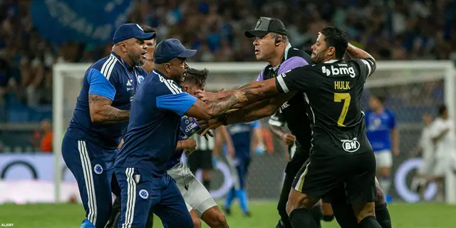 23(!) röda kort efter jätteslagsmål under Cruzeiro - Atletico Mineiro