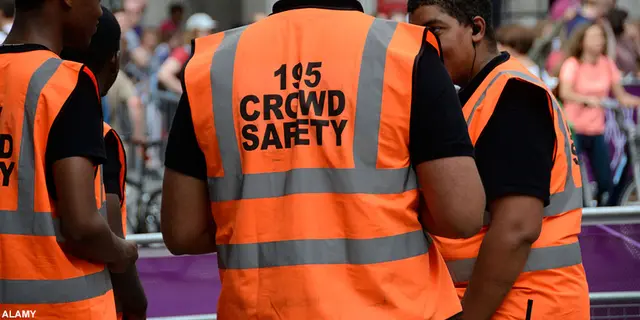 Brödrakuppen – smet in utklädda som funktionärer